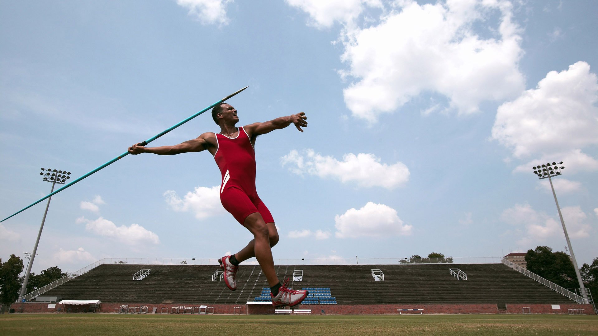 赛事期间，运动员的心理调适与体能保障，运动员赛前心理
