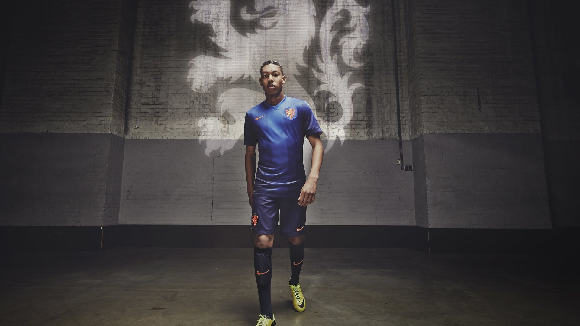 足球进驻电商平台拓展商品变现路径，足球产业怎么赚钱